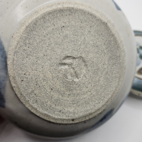 Vintage Pottery Round Container with lid, tea urn, pottery storage - Picture 8 of 8